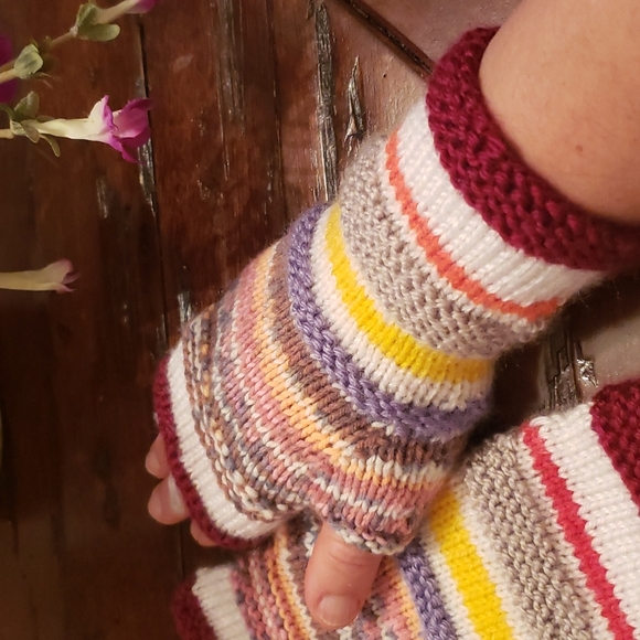 COPY - Hand made knit fingerless wrist warmer glo… - Picture 3 of 11